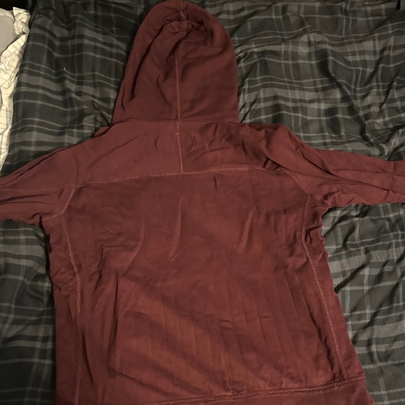 American Eagle Outfitters Men's Burgundy Hoodie - Picture 3 of 3